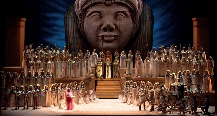 Aida en el Teatro Colón en 2018. Una escena de la imponente ópera de Verdi, en versión de la reposición de Aníbal Lápiz sobre la puesta de Roberto Oswald. (Foto: Prensa TC/Arnaldo Colombaroli)