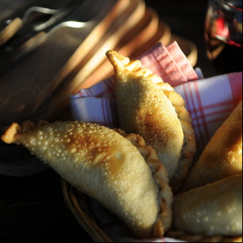 Empanadas de carne cortada a cuchillo