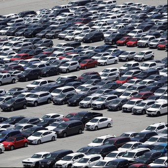 Alquilar un auto en Estados Unidos: las condiciones que deben cumplir los latinos