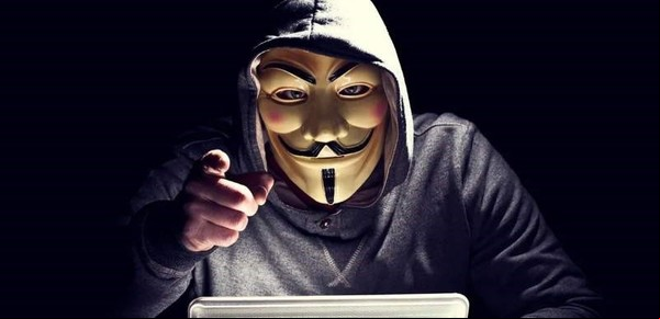 Anonymous: detuvieron y deportaron a un hacker de la organización, quién es y cuáles son los cargos