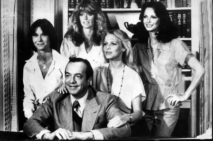 En esta imagen se suman Cheryl Ladd y David Doyle.