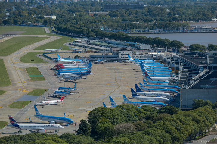 Aviones estacionados en el Aeroparque
Foto: Rafael Mario Quinteros