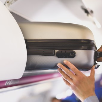 Viajes en avión: por el coronavirus, el equipaje de mano tiene los días contados