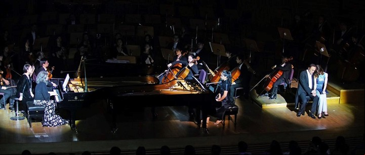 Zermatt, Suiza: en junio, Annie hizo un concierto, recitando junto a su madre y su padre.