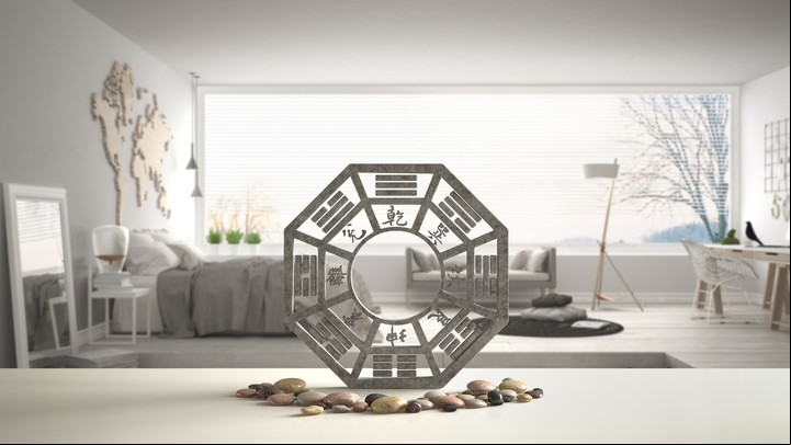 La cama es la gran protagonista de la habitación, pero según el Feng Shui ella actúa en conjunto con el resto de los aspectos del dormitorio.