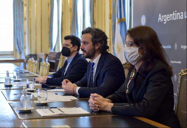 El Jefe de Gabinete junto a la ministra de Desarrollo Territorial y Hábitat, María Eugenia Bielsa y el ministro del Interior Eduardo de Pedro.