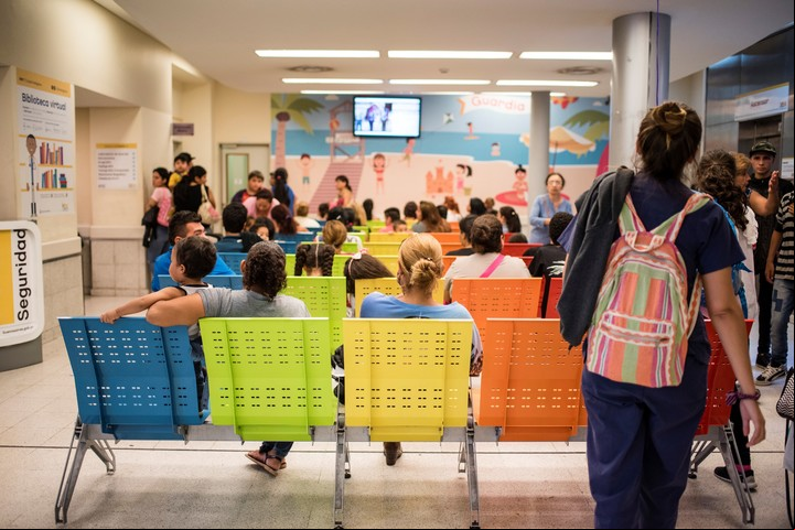 El Hospital de Niños Ricardo Gutiérrez de la Ciudad de Buenos Aires atiende más de 1800 chicos por día.