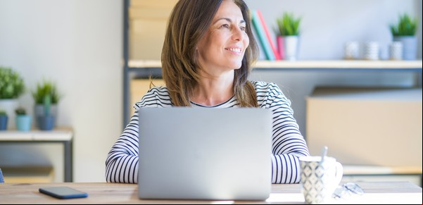 Volver a trabajar después de los 50: cómo aprovechar la experiencia y la edad para empezar de nuevo y ganar más 