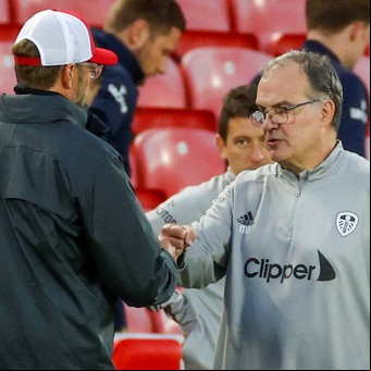 Bielsa afirmó que la derrota con Liverpool fue justa y tuvo un nuevo cruce con su traductor