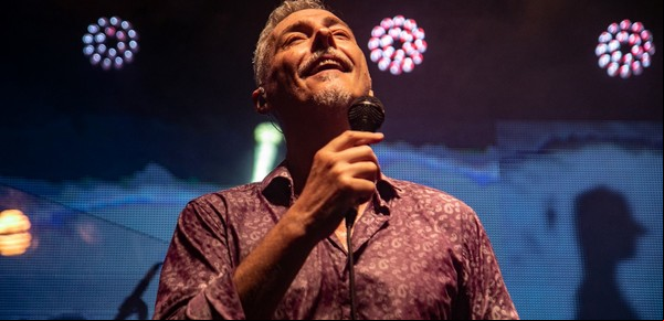 Pedro Aznar dio un show por streaming en la plataforma Suena en Vivo y emocionó a sus fans