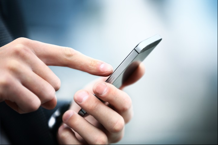 Las inversiones se pueden hacer al instante, desde la PC o el celular. Foto: Shutterstock.
