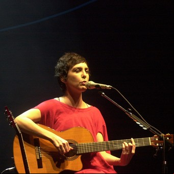 La cuarentena funky de Adriana Calcanhotto