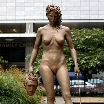 La Medusa que el feminismo debate, tercer Mundial de Escritura y el festival #LosMuseosIluminan