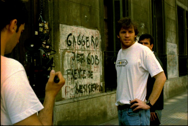Bruno Stagnaro durante el rodaje de Okupas.