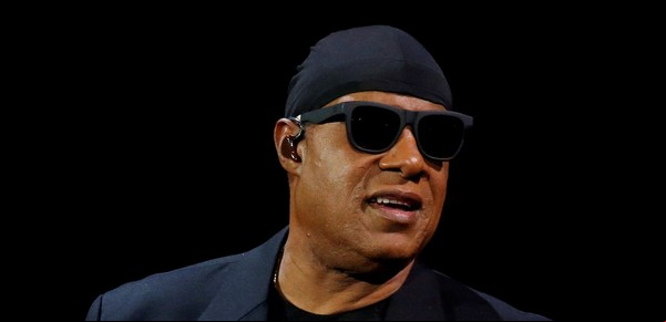 Stevie Wonder se muda a Ghana por la agitación política en los Estados Unidos