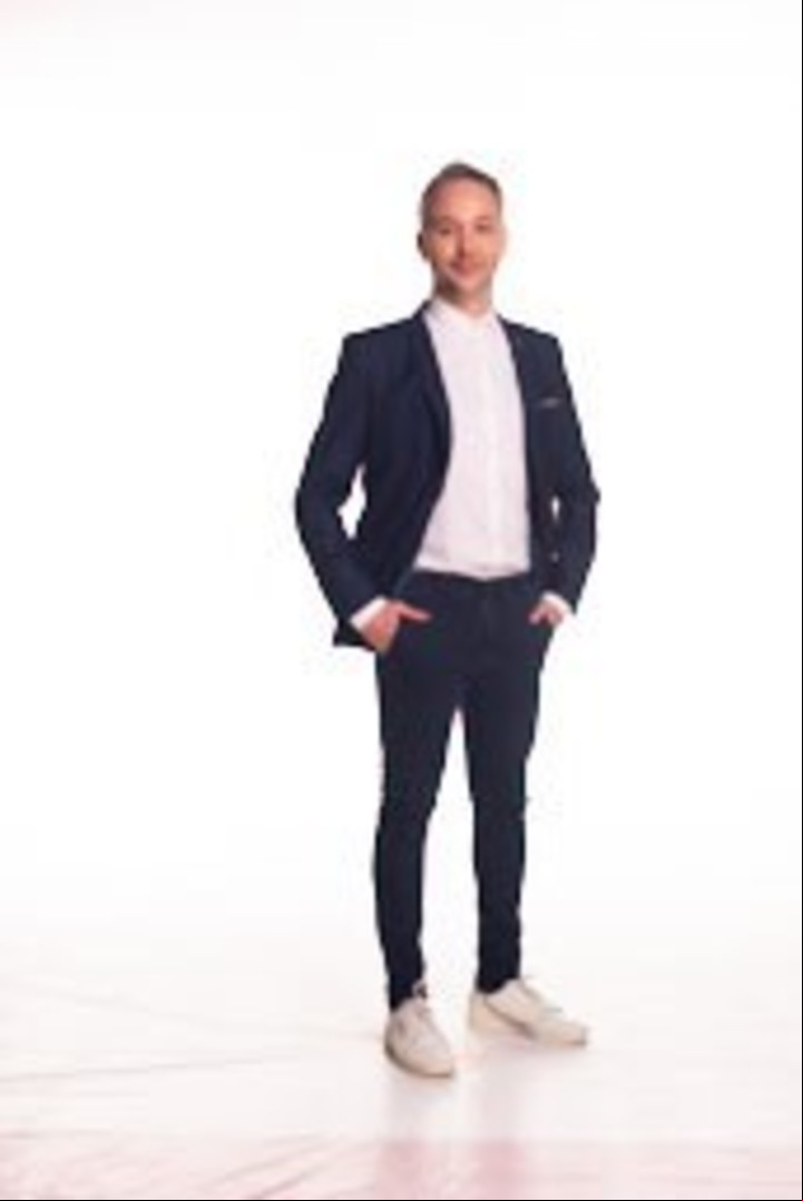 Diego Iglesias, una de las voces de Radio con vos, tendrá una hora menos de programa.