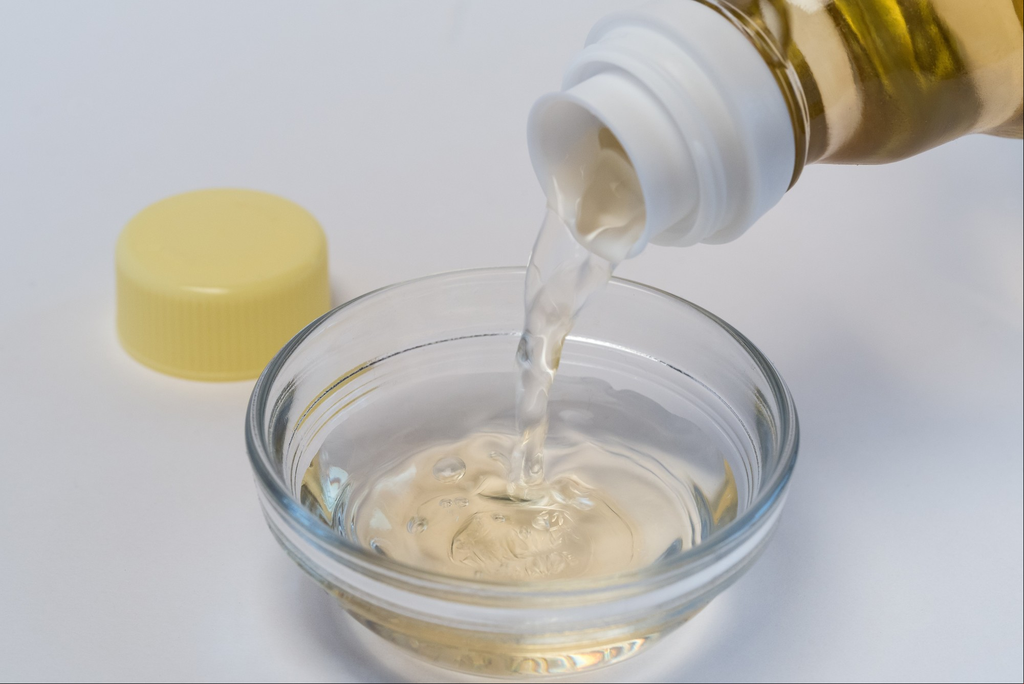 El vinagre y el bicarbonato se neutralizan el efecto limpiador. Y puede dañar el material limpiado./ Foto: Shutterstock.
