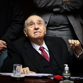 Julio María Sanguinetti: "En Uruguay no hay el hiperliberalismo que plantea Milei, ni los populismos socializantes  que plantean otros gobiernos de América Latina"