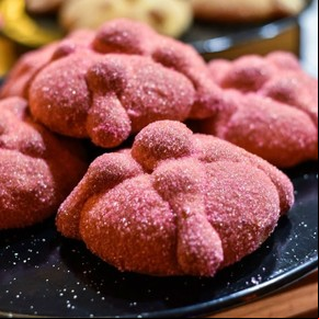 Pan de muerto rosa