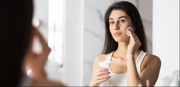 ¿Cuál es la función del agua micelar?: estos son sus beneficios y cómo conseguirla con descuento y cuidar tu piel en invierno