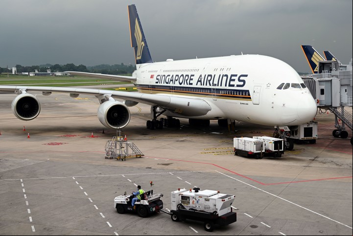 Un Airbus A380 de Singapore Airlines, la mejor de Asia y la segunda del mundo. Foto ROSLAN RAHMAN / AFP)