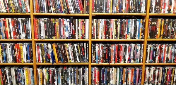 Un coleccionista perdió cerca de medio millón de dólares en juegos y cartas: su mamá le tiró toda su colección
