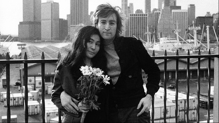 Ono fue responsabilizada por la separación de los Beatles pese a que Lennon negó el hecho. Foto EFE