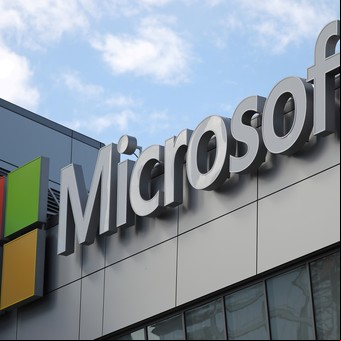 Microsoft destronó a Apple: vuelve a ser la compañía más valiosa del mundo