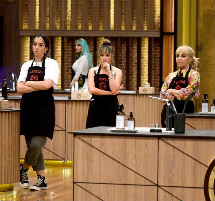 Caras largas. Leti Siciliani, Sofía Pachano y Claudia Villafañe en "MasterChef Celebrity" (Telefe).