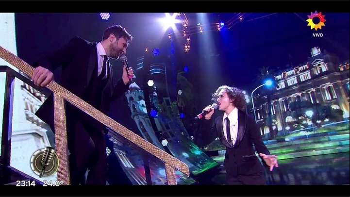 Dan Breitman y Flor Anca disfrutaron interpretando "Mi ciudad", de Nacha Guevara, en Cantando 2020. Captura TV.
