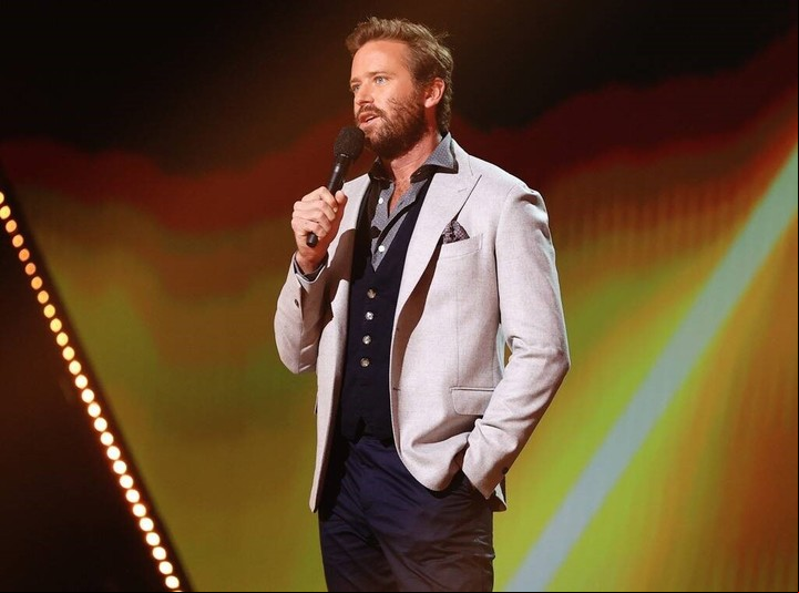Armie Hammer fue acusado por sus ex parejas por incitación a la violencia.