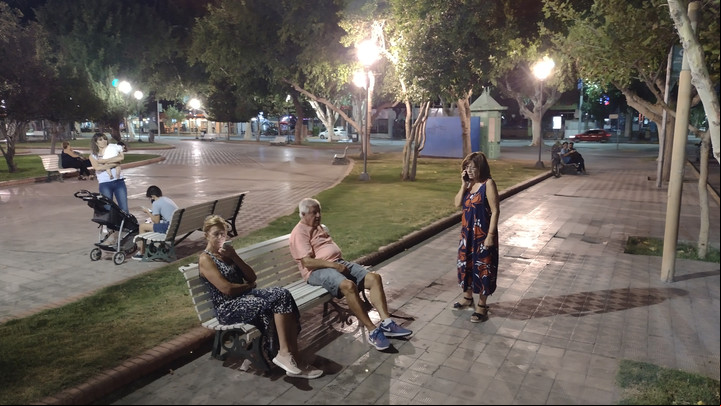 La gente se quedó en la plaza con miedo a volver a sus hogares en Pocito, San Juan. Foto José García