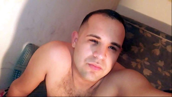 Rodrigo Adrián Ruiz fue asesinado en La Matanza, por ladrones que quisieron robarle la mochila cuando iba a trabajar. Estaba con su mujer y su pequeña beba.
