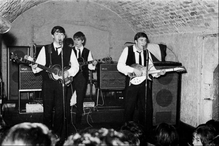 Después de Hamburgo, The Cavern fue el paso a la graduación de Los Beatles en el manejo del escenario.