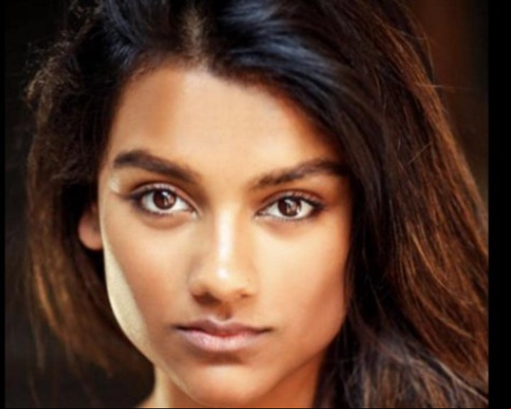 Simone Ashley se incorpora a Bridgerton. Puede ser su gran despegue internacional.