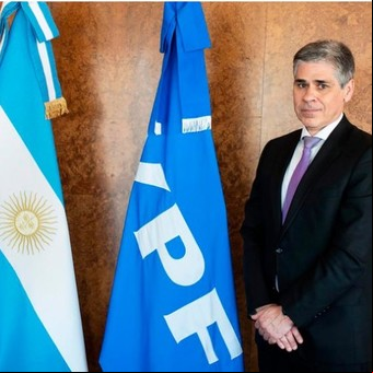 Naftas: YPF dejó la puerta abierta para revisar los precios "si hay cambios en la macroeconomía"