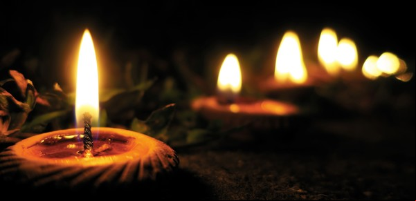 Luna llena en Leo del 12 de febrero 2025: rituales para manifestar dinero y liberar cargas negativas
