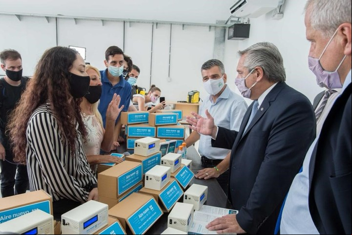 Alberto Fernández en Hurlingham, con el intendente local Juan Zabaleta.