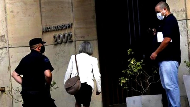Beatriz Sarlo en Comodoro Py declara por el ofrecimiento a vacunarse en forma irregular