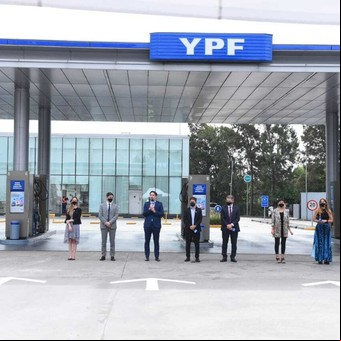 YPF anunció descuentos del 15% para docentes en la carga de combustible: cómo acceder al beneficio