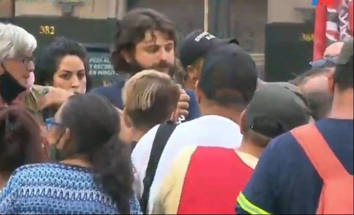 Juan Grabois, en un acampe de la Avenida 9 de . Archivo Clarín