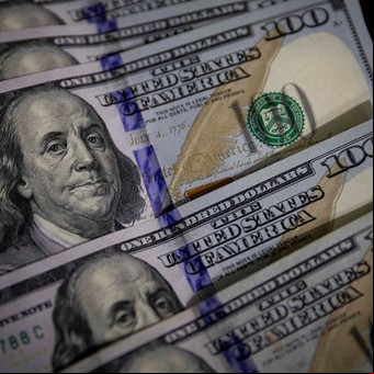 El blue por arriba de los $200: ¿es momento de vender dólares o guardarlos?