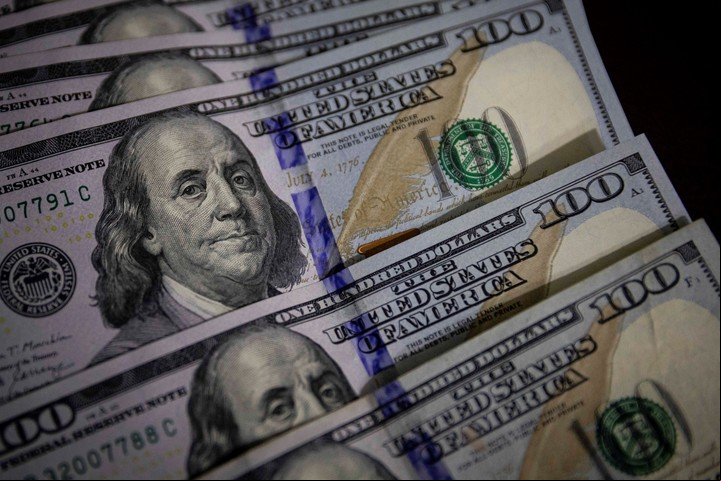 En un intento de restarle presión al dólar, el BCRA aumentó el porcentaje de las tasas de interés de los plazos fijos. Foto: EFE