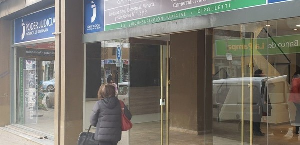 Un padre no pagó la cuota alimentaria de sus hijos y ahora deberá abonar $ 800 mil