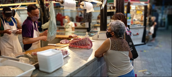 Carnicerías, granjas y pescaderías están entre los comercios en los que se obtiene el reintegro. Foto: Emmanuel Fernández/Archivo.