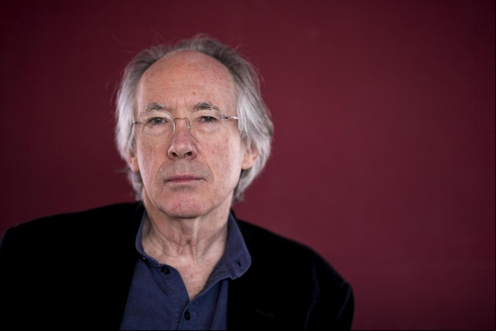 El escritor y guionista británico Ian McEwan también fue ado por un estafador. Foto EFE/Quique García