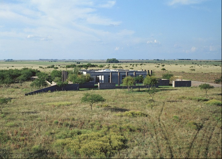 Malabrigo. General Almada, provincia de Entre Ríos. Superficie construida, 506 m², 1984. Foto Roberto Riverti.