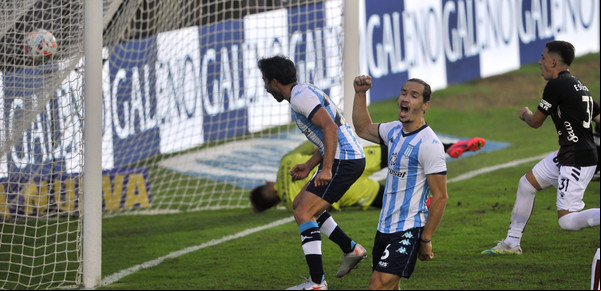 El polémico gol de Racing frente a Colón en el último minuto: ¿Cvitanich en offside?