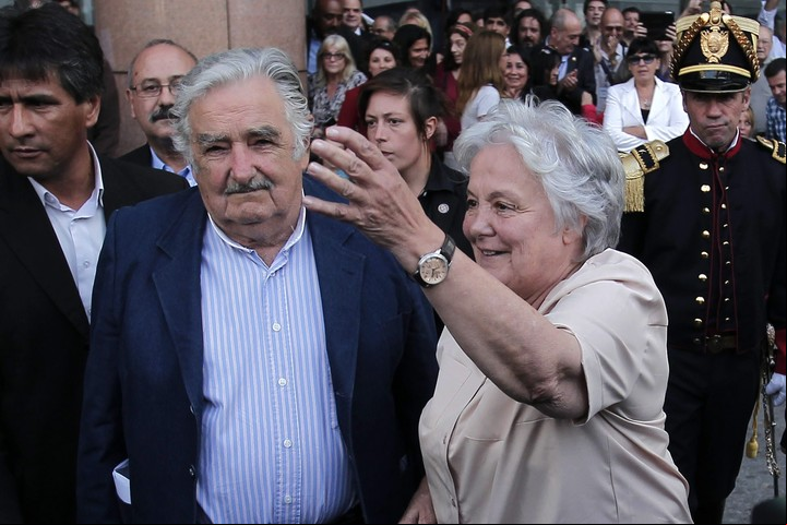 El expresidente de Uruguay, José Mujica, y Lucía Topolansky, en 2015. Foto EFE