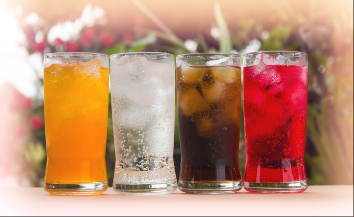 Las gaseosas y bebidas azucaradas, otro de los consumos poco saludables . Foto Shutterstock.